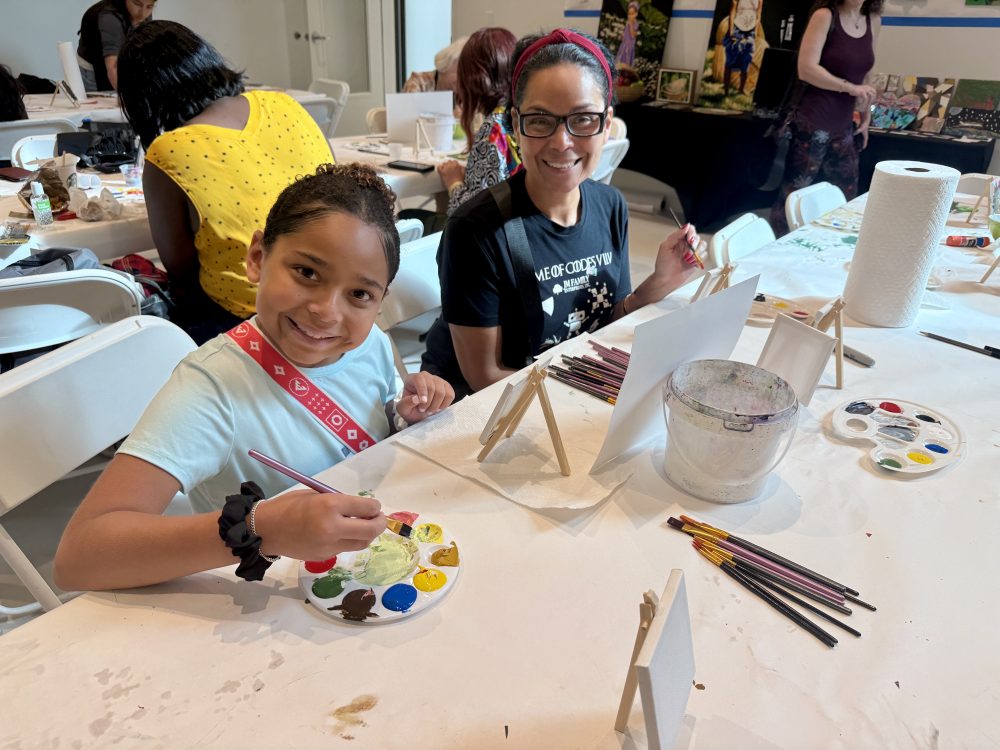 Kids and adults have fun making art during Hollywood Art and Culture Center’s Community Open House (Photo courtesy of the Hollywood Art and Culture Center)